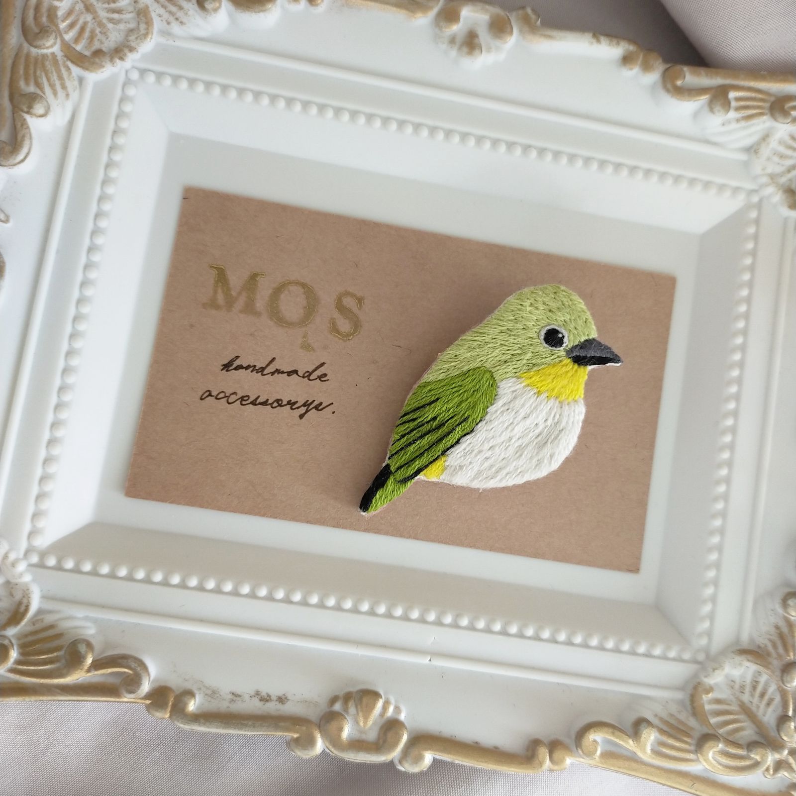 手刺繍ブローチ　野鳥　メジロ