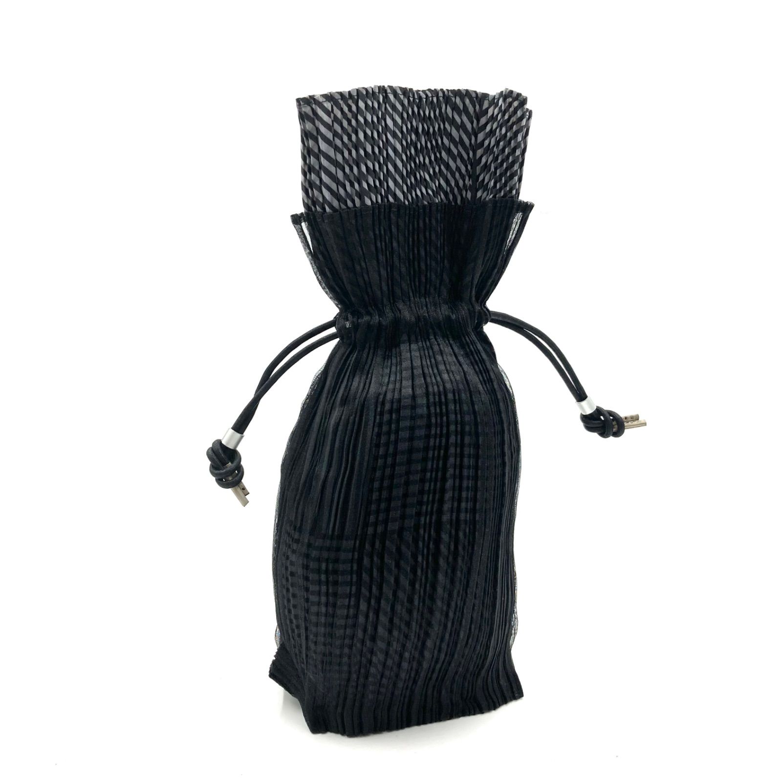 □未使用同然□ISSEY MIYAKE イッセイミヤケ 巾着プリーツポーチ