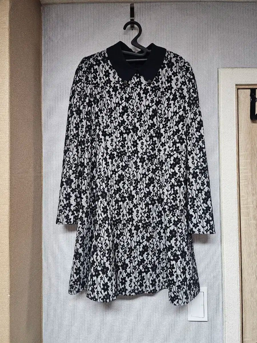 サテン フラワー パータン ブラック アンド 白 ONE PIECE 90