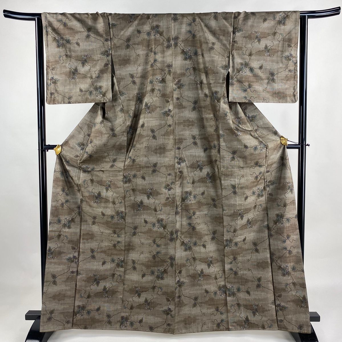 紬 身丈164.5cm 裄丈65cm M 袷 枝花 霞 茶色 正絹 名品