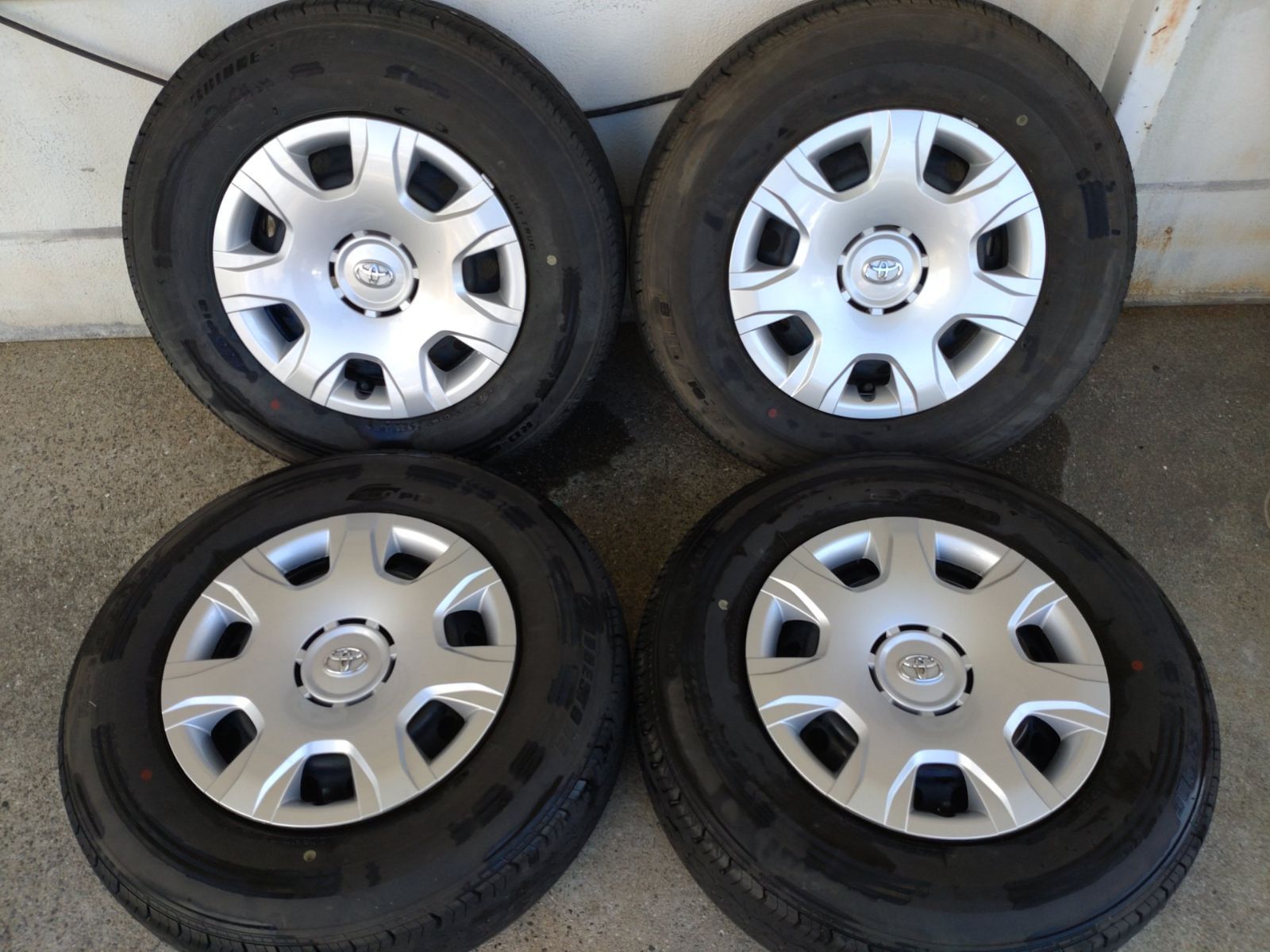 TOYOTA トヨタ ハイエース 純正 スチールホイール 139.7-6H 15×6.0J 35 ＆ブリヂストン RD613 195 80R15 4本セット