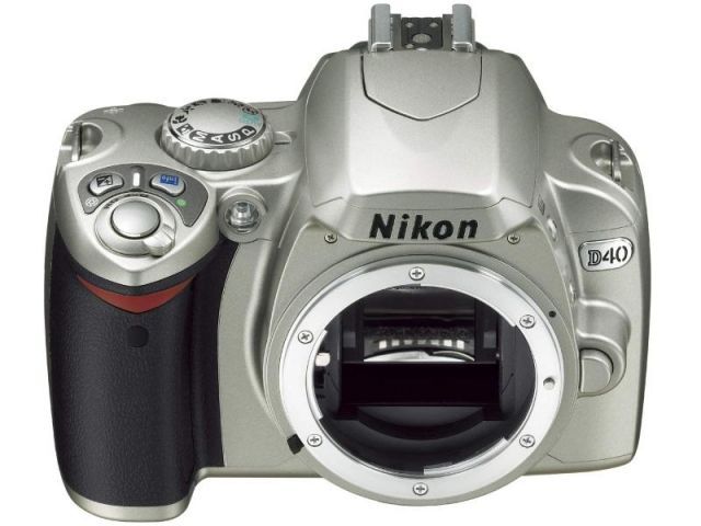 Nikon デジタル一眼レフカメラ D40 シルバー ボディ本体 D40S