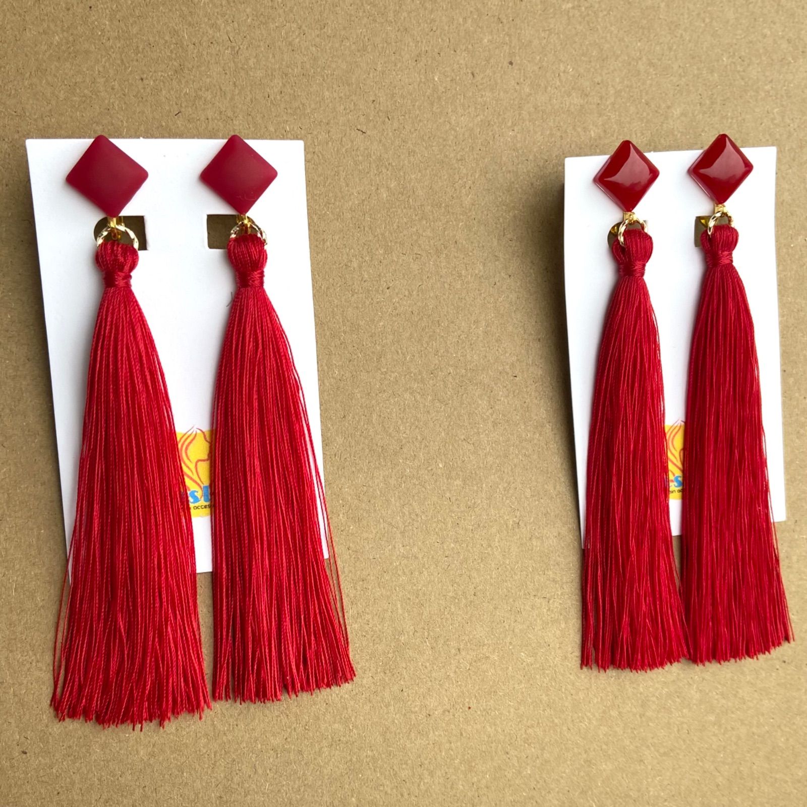 【1256】エレガントな赤いタッセルピアス TONE ピアス 「Hi-na」つぶビーズ×タッセル(MA) レディース