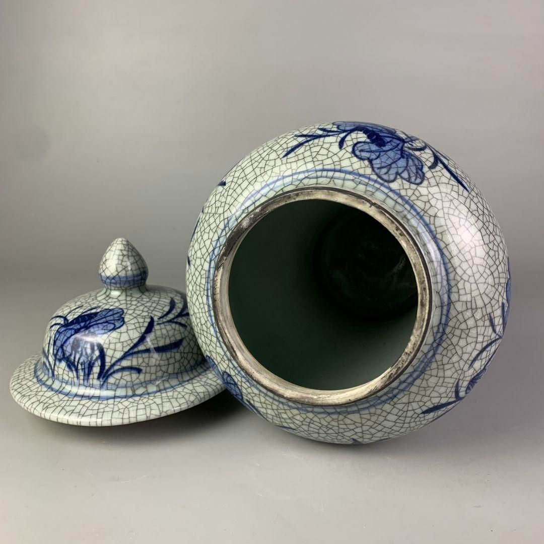 青花荷花纹将軍缶 景徳鎮 陶磁器 装飾品工芸品 美術品 置物 青花荷花?将軍缶 景徳鎮 陶磁器 装飾品工芸品 美術品 置物
