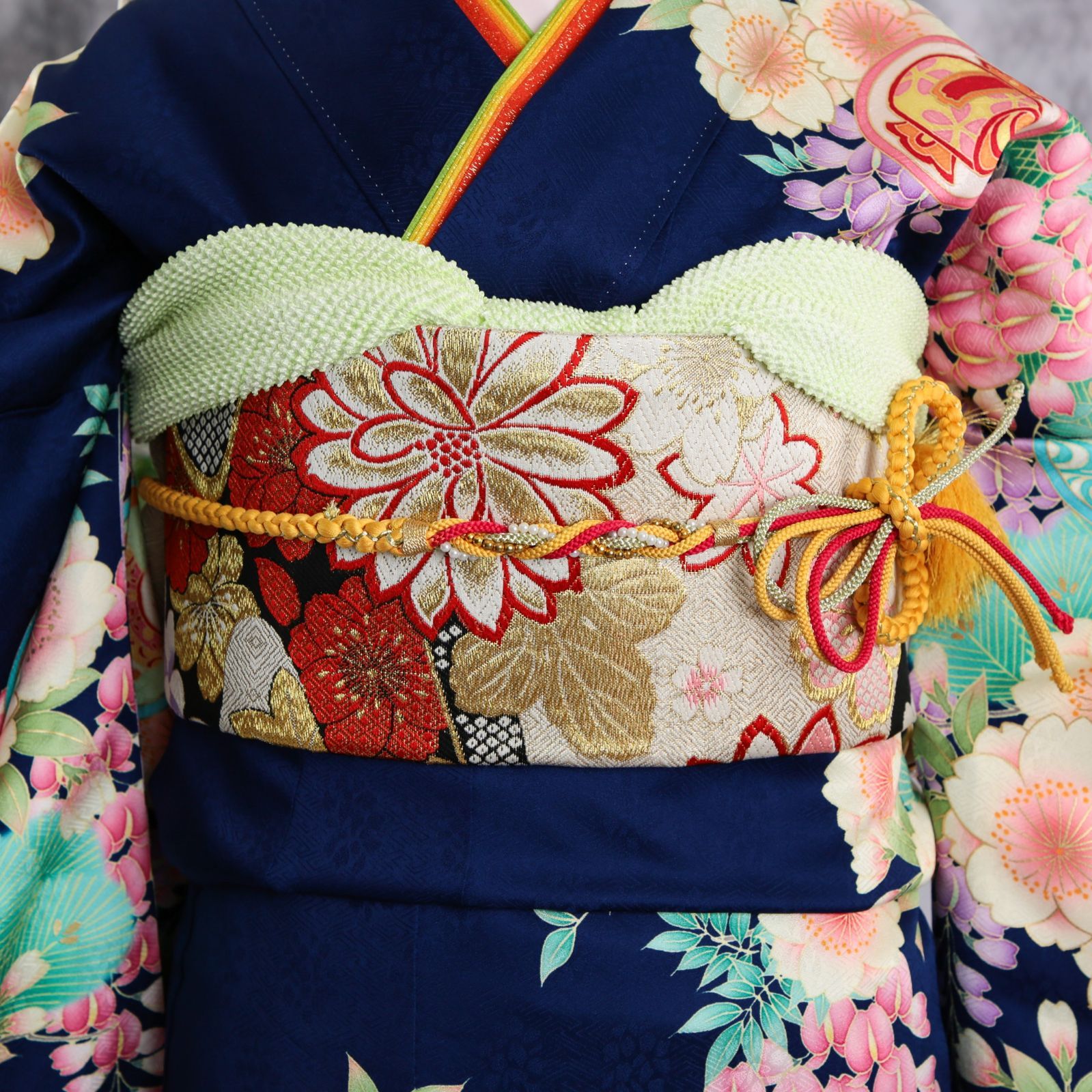 未着用　振袖　洗える着物　刺繍　立涌　牡丹　桜花　成人式　着物　075a p 未仕立て 振袖 22点セット「オフホワイト×茶 菊牡丹に笹」仮絵羽