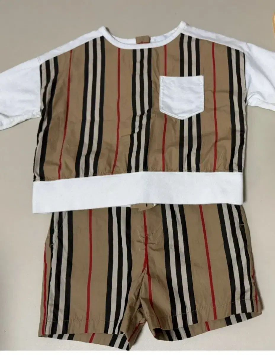 BURBERRY バーバリー キッズ アイコン 上下セット セットアップ 4y 2y