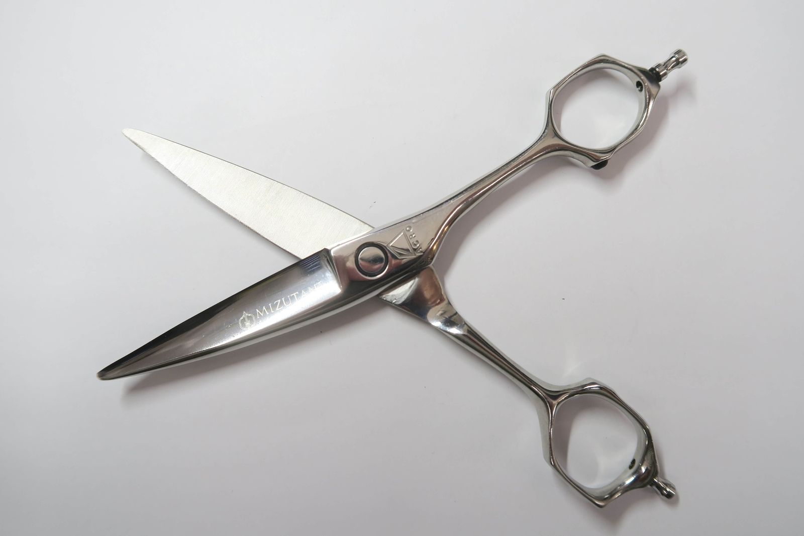 Cランク【MIZUTANI SCISSORS ミズタニシザーズ】 ACRO SLIDER シザー 美容師・理容師 5.4インチ 右利き  ドライカットカーブシザー【中古】:I-1026 - メルカリ