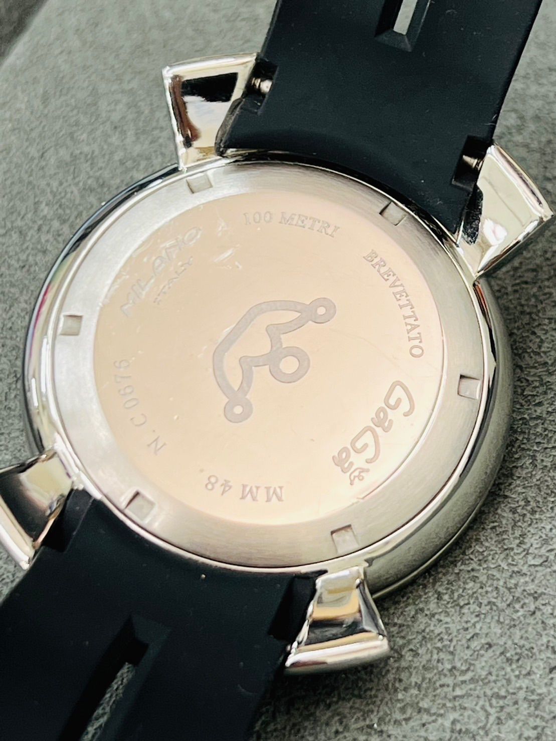 ガガミラノ クロノ48 6050.8 ラバーベルト クォーツ メンズ 電池交換済 - 腕時計(アナログ)