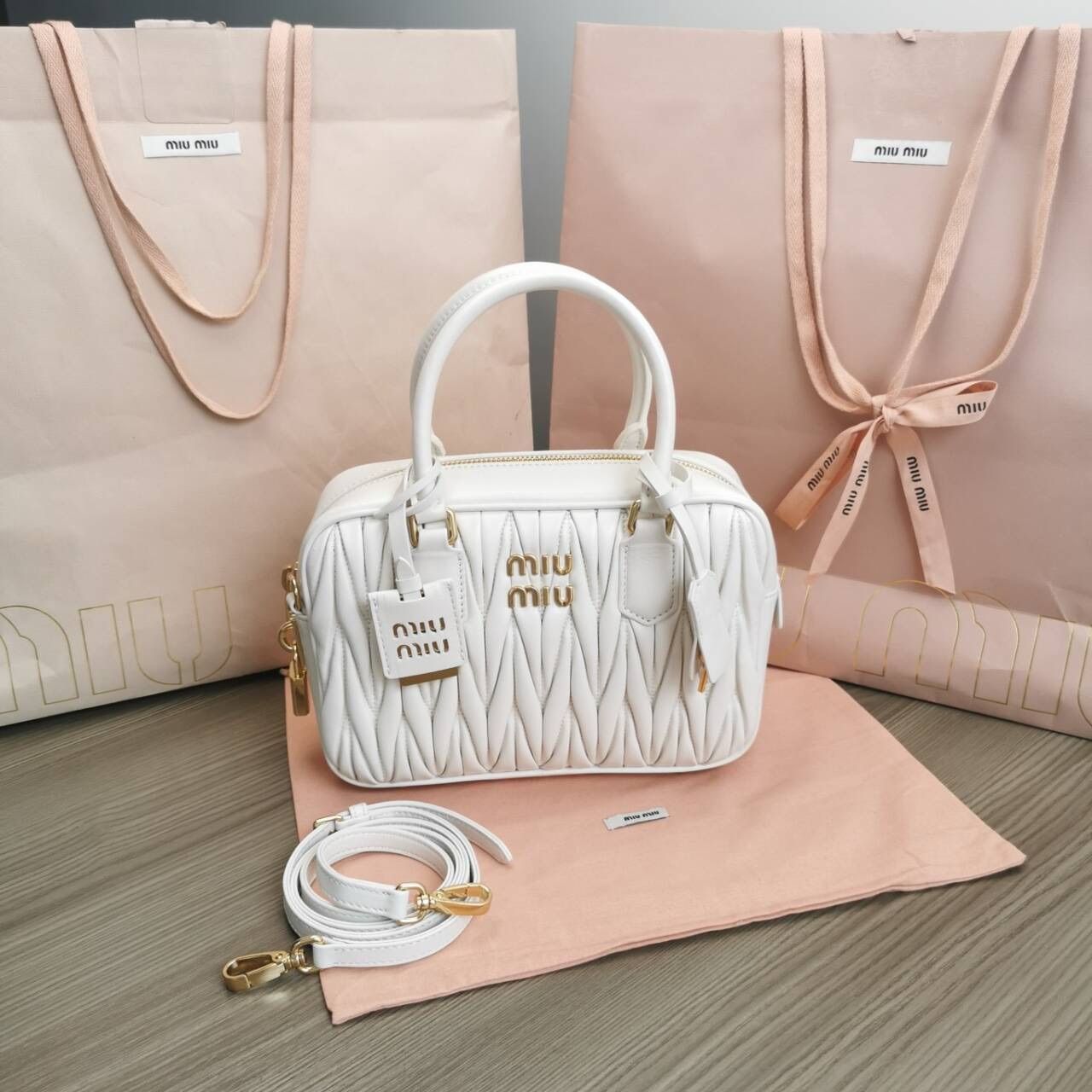 新品未使用 MIU MIU ‎ミュウミュウボウリングバッグ ハンドバッグ - メルカリ