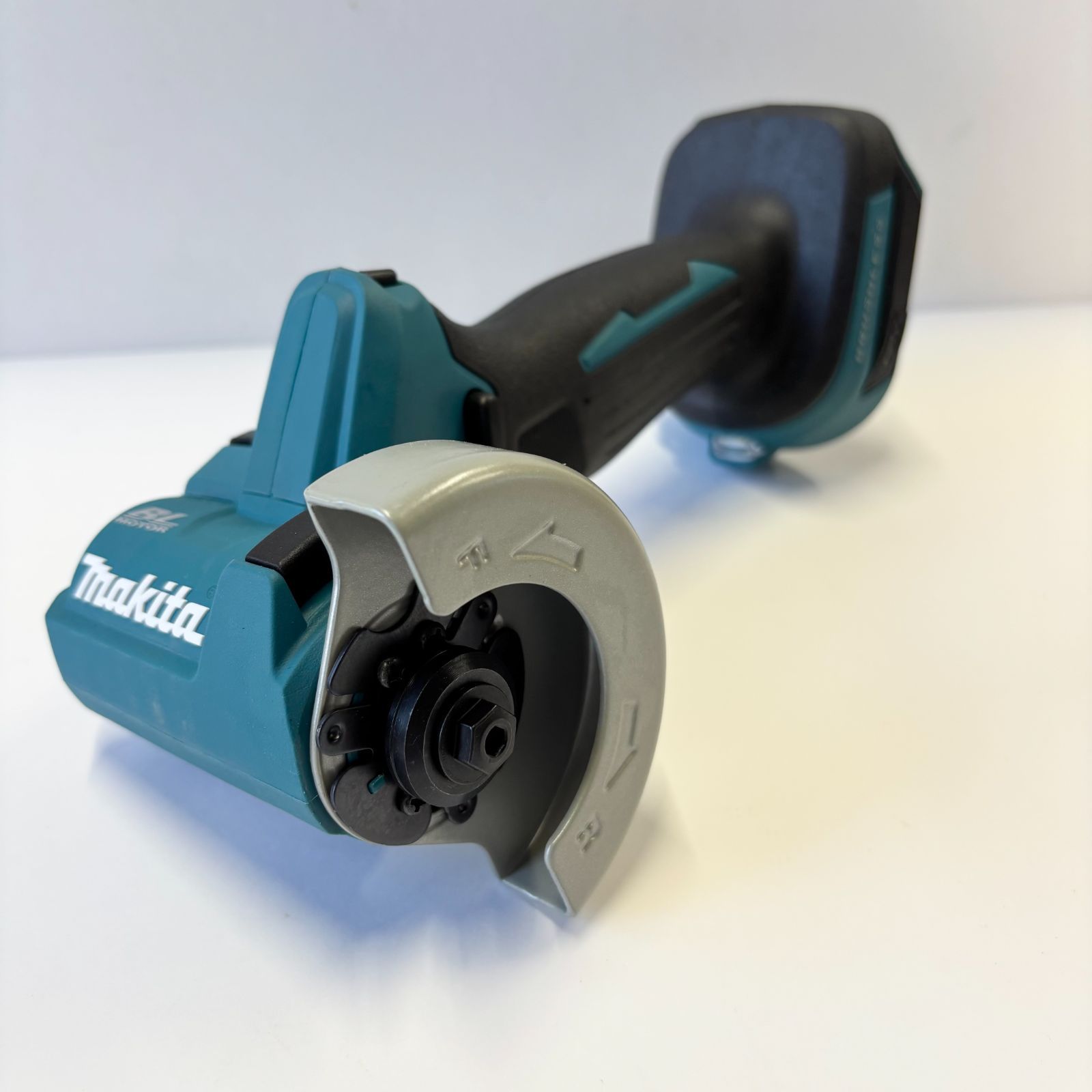 マキタ 充電式コンパクトカッター MC300DZ 丸ノコ