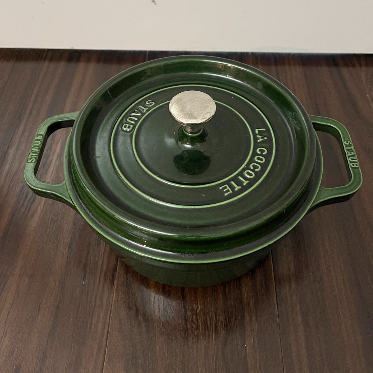 ストウブ ココット ラウンド22cm 中古品 バジルグリーン - メルカリ