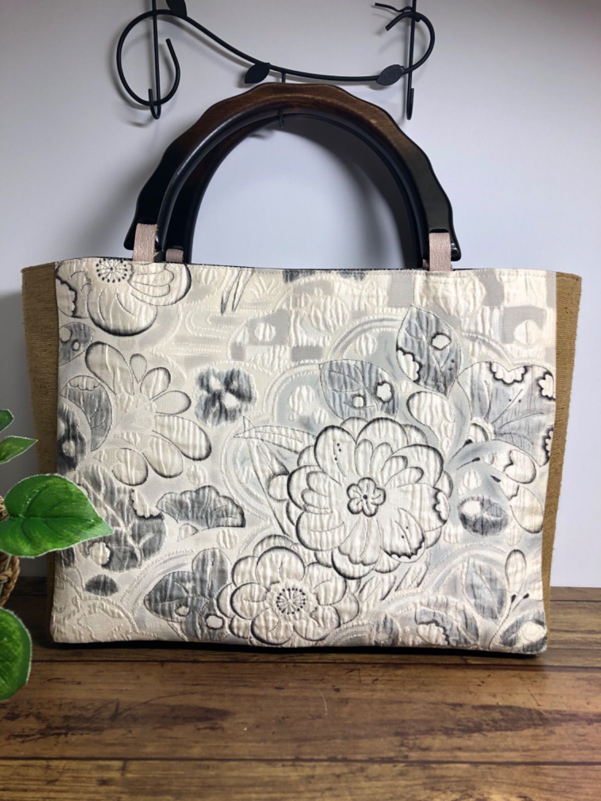☘️辻ヶ花帯と大島紬のスクエアバッグ／木製ハンドル - メルカリ