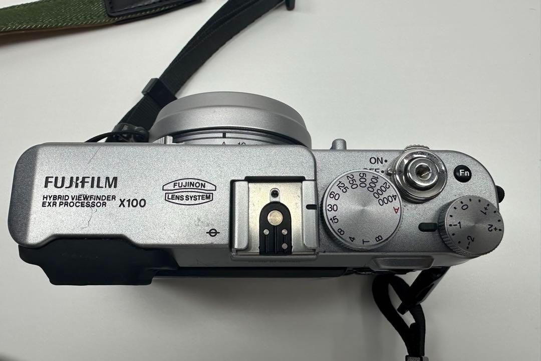 FUJIFILM デジタルカメラ FinePix X100 ブラック 1230万画素 APS-CサイズCMOS F2レンズ ハイブリッドビュ : Fujifilm X100 12.3 MP APS-C CMOS EXR Digital Camera