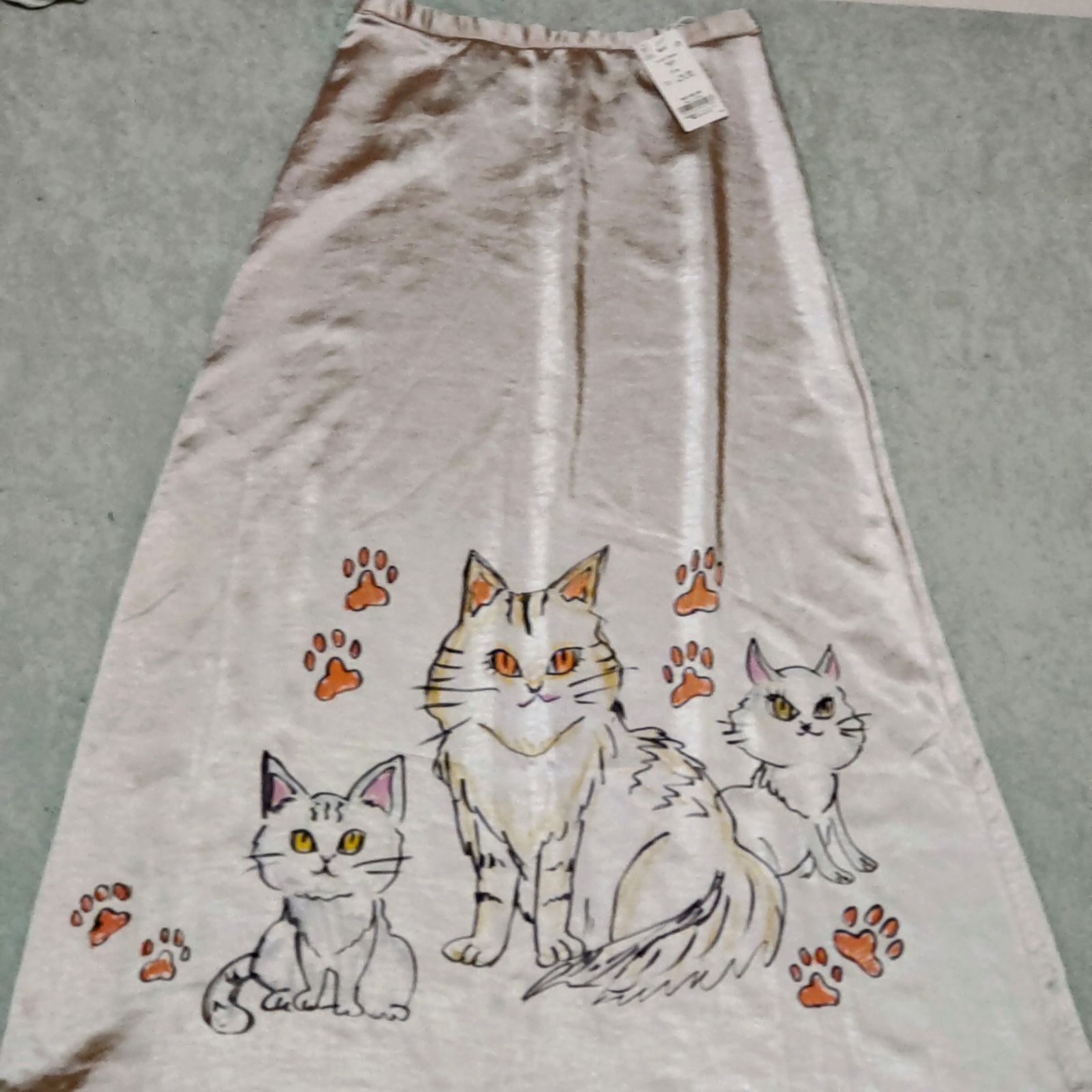 猫イラスト スカート  きれいなサテン