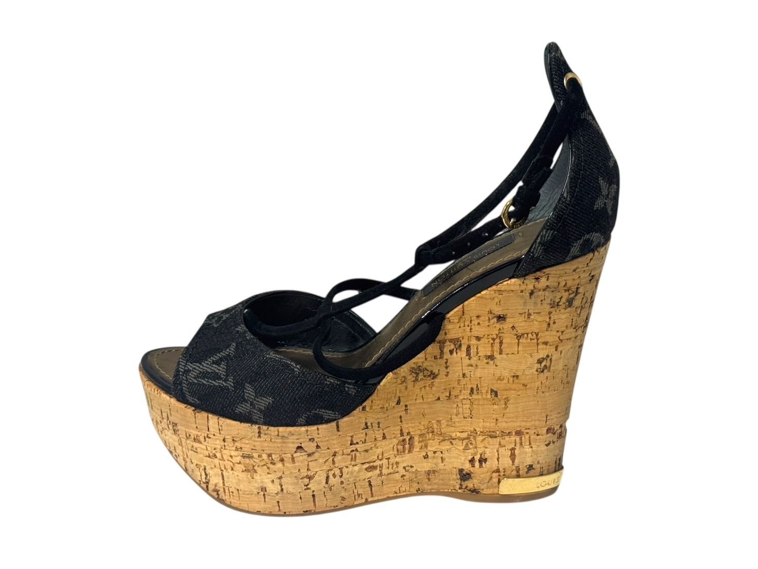 LOUIS VUITTON モノグラムデニム サンダル ウェッジソール DE0131 ブラック ゴールド サイズ35 4b006410