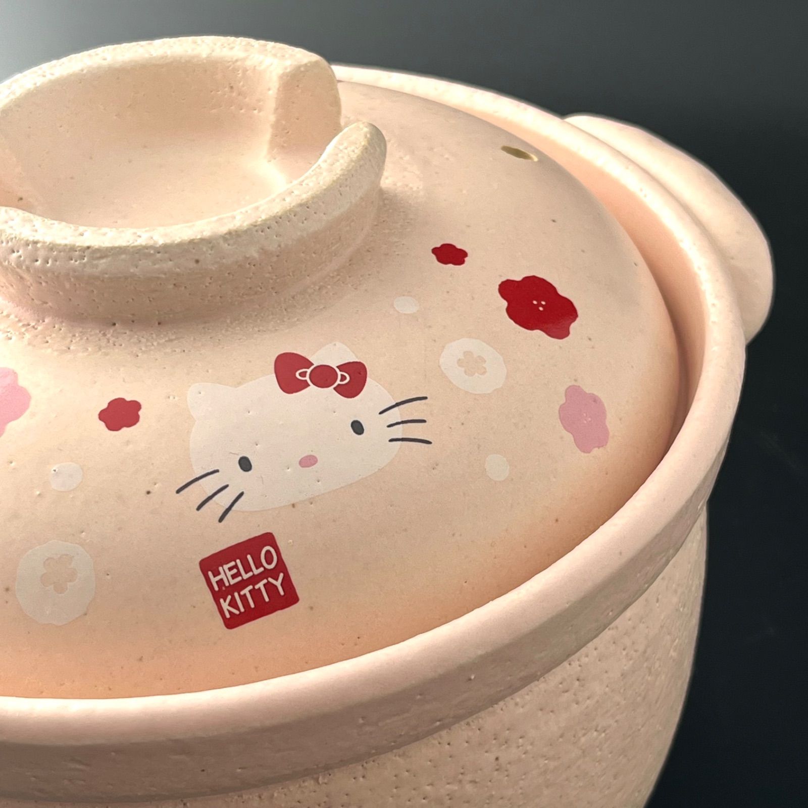 希少　サンリオ　ハローキティ　萬古焼　ふっくらごはんも炊けるお鍋2〜3合用 Sanrio HelloKitty】サンリオ ハローキティ 萬古焼 ふっくら
