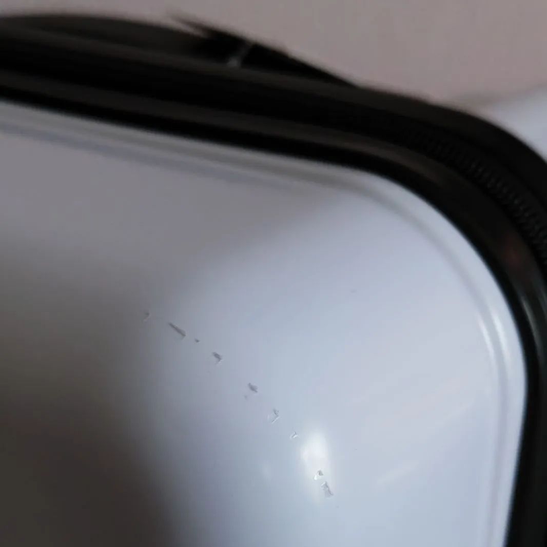 2025年新作。 Disney ミッキー＆ミニー 機内持込対応 スーツケース S 白 30TH 全国送料無料でお届け☆ 。