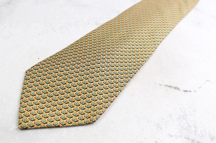 美品 エルメス ネクタイ シルク 格子模様 パターン柄 三崩し ジャガード 黄色 美品 エルメス ネクタイ シルク 格子模様 パターン柄 三崩し