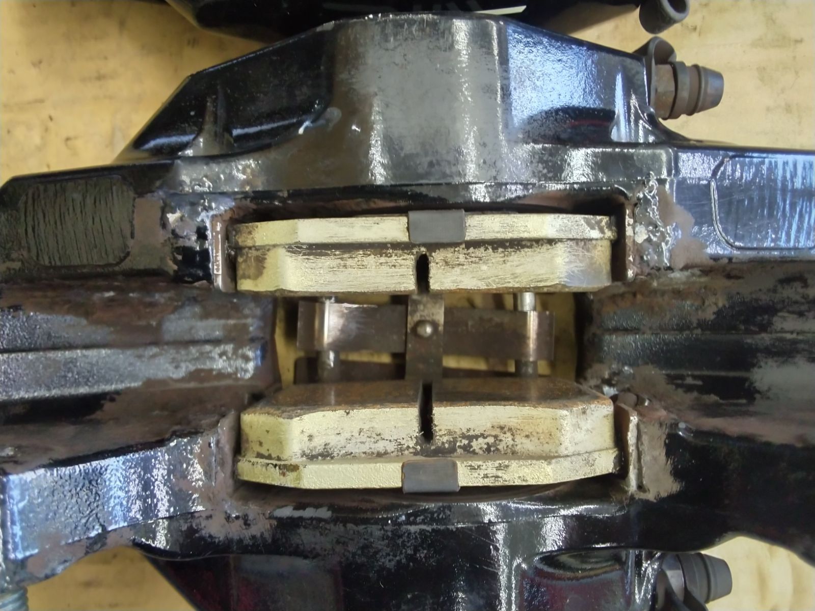 リアブレーキ キャリパー