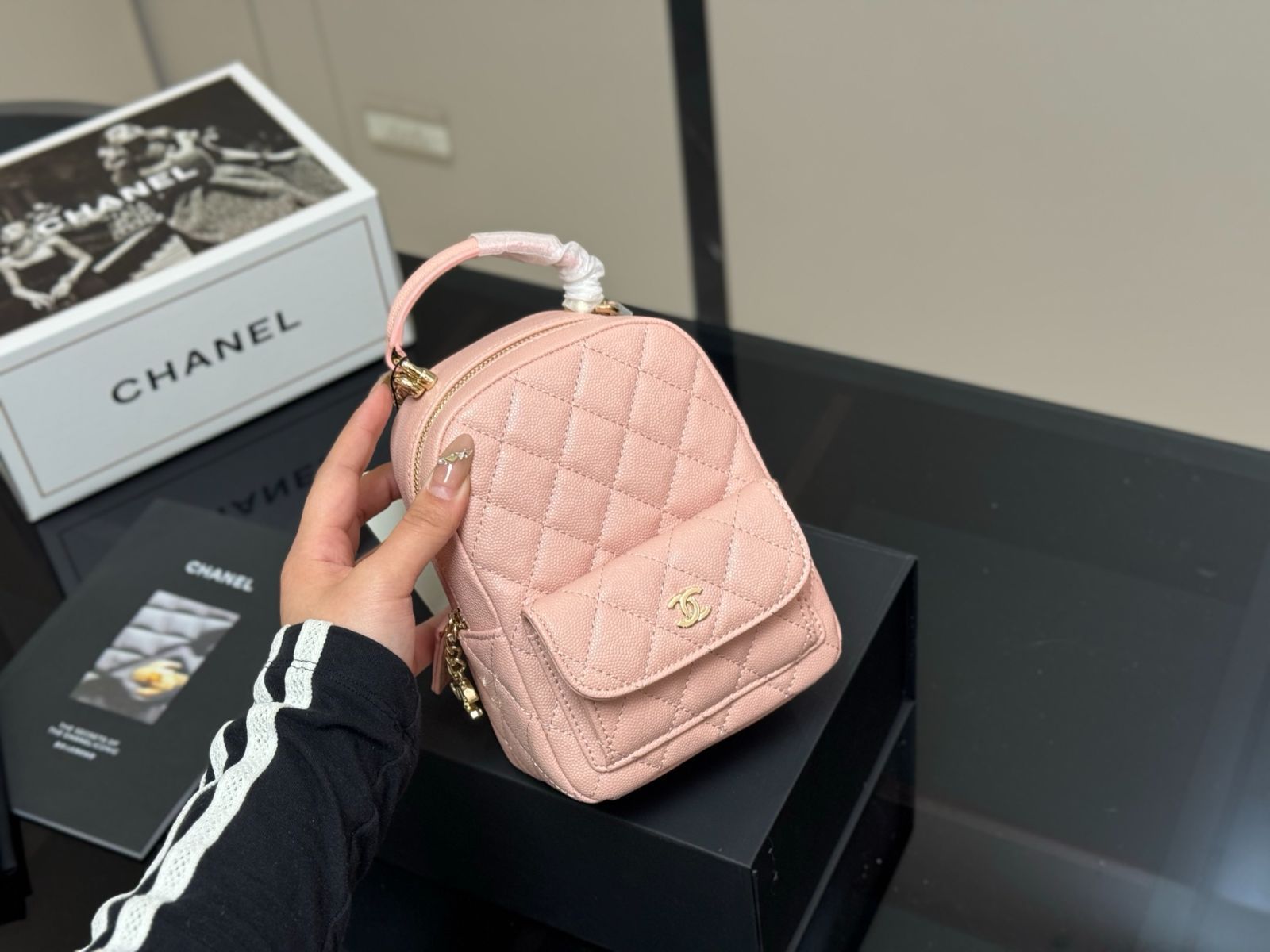 24B【CHANEL 】 セレブ 大人カジュアル 31 ミニショルダーバッグ org.jpg