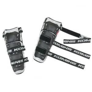 【新品・5営業日で発送】KOMINE ＳＫ－６９０　ＣＥ　ＦＬＥＸ　ＫＮＥＥ　ＧＵＡＲＤ　ＢＬＫ　ＦＲＥＥ　０４－６９０／ＢＫ／Ｆ