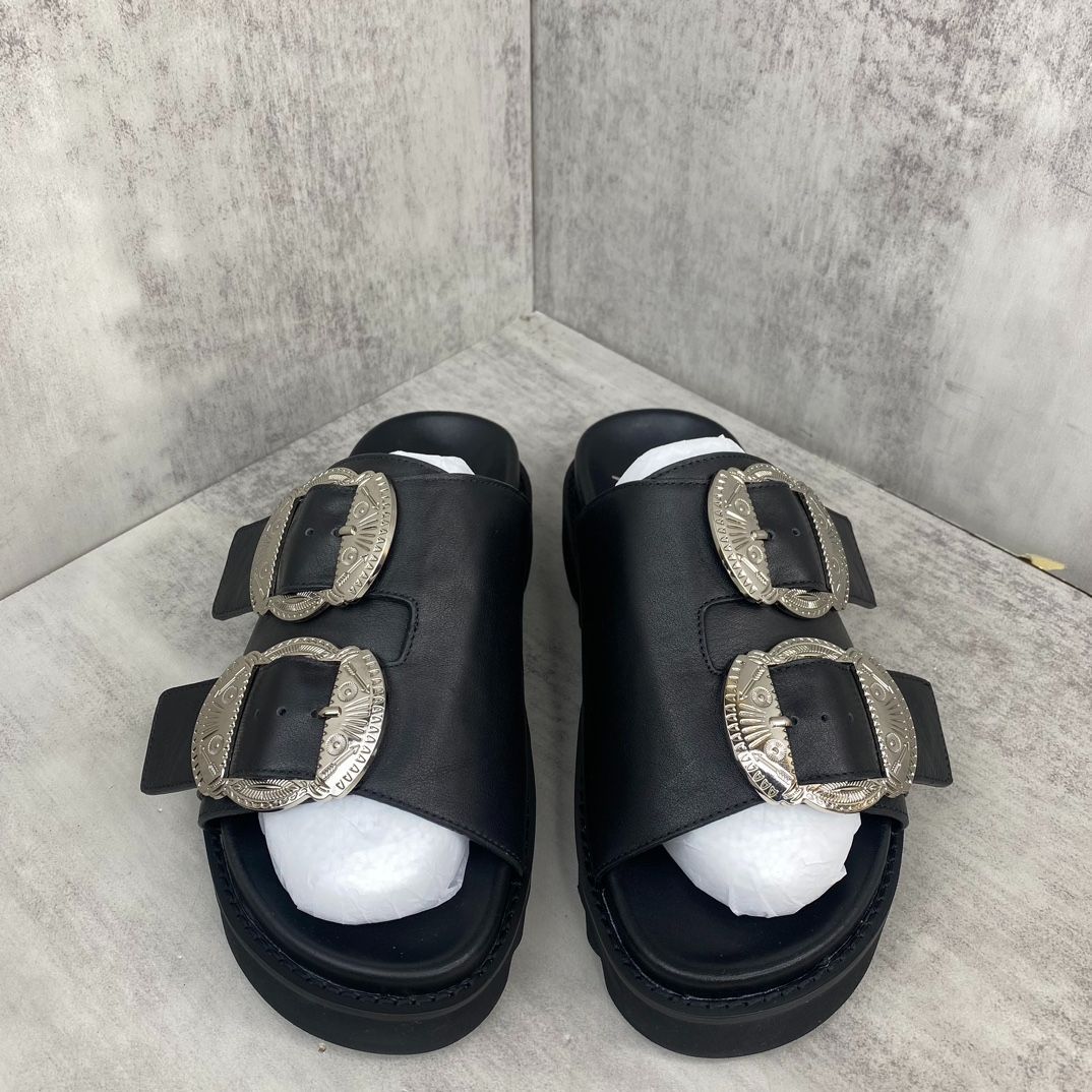 新品未使用 TOGA VIRILIS コンチョ バックル サンダル レザー ブラック 