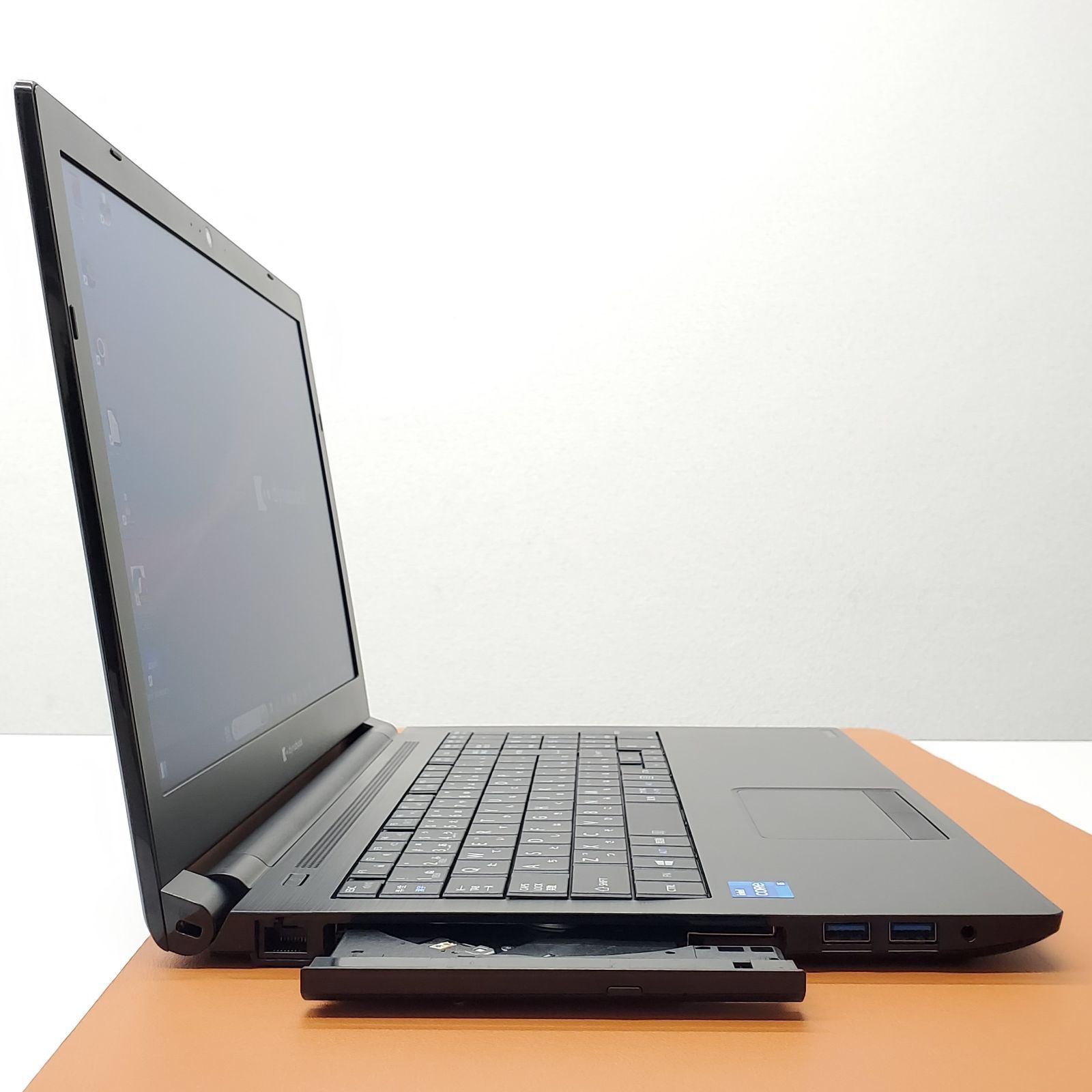 15.6型ノートパソコン