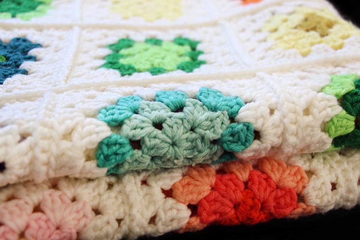 古着 ビンテージ 80s 白 ホワイト グラニー ブランケット ラグ 美品 スクエア モチーフ ニット グラニー ブランケット 白☆C カギ編み ラグ