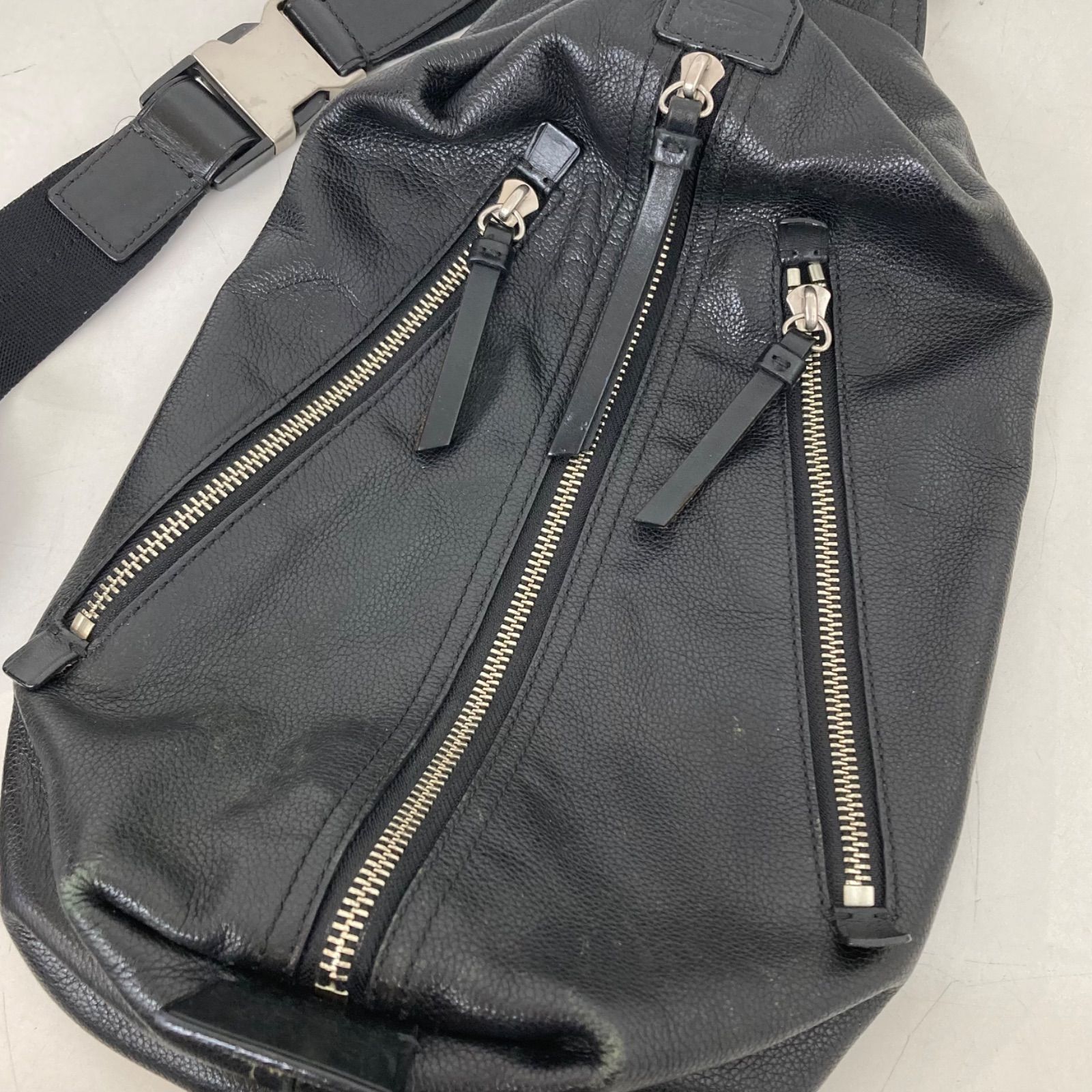 COACH コーチ トンプソン レザー ボディバッグ 黒 斜め掛け ショルダー COACH ショルダーバッグ コーチ トンプソン 黒 ボディバッグ