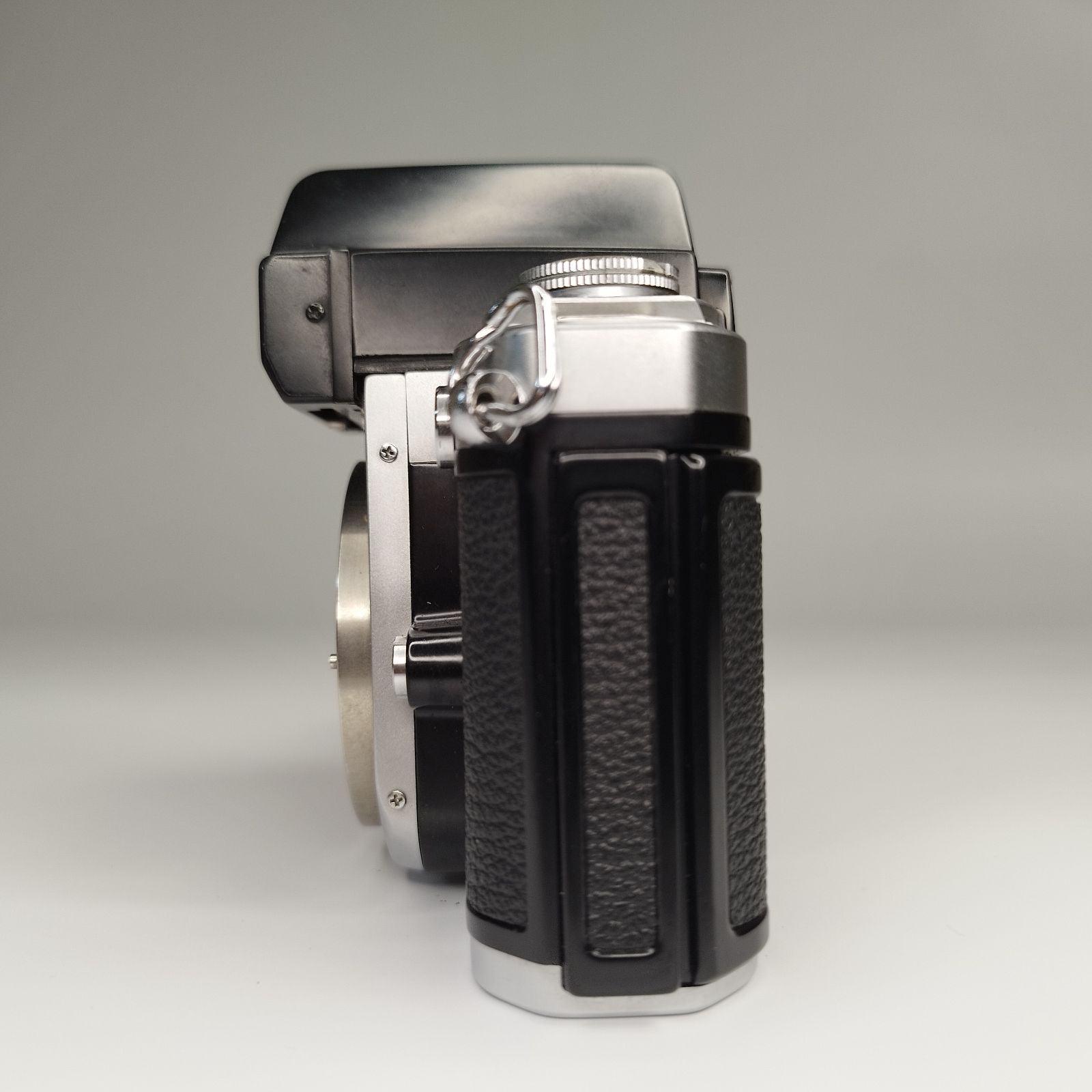 Nikon F2 Photomic シルバー ボディのみ 完全機械式35mmフィルム一眼