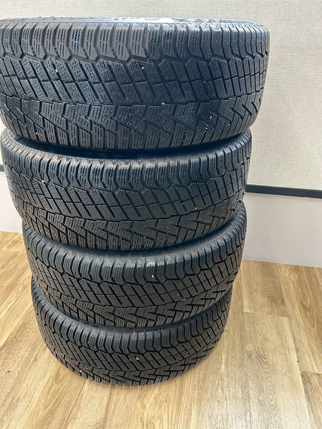 【美品】ベンツCLA純正225/45R18 タイヤ・ホイールセット ICE BLAZER スタッドレス ベンツ CLA(C117) サイレン WSTX 225