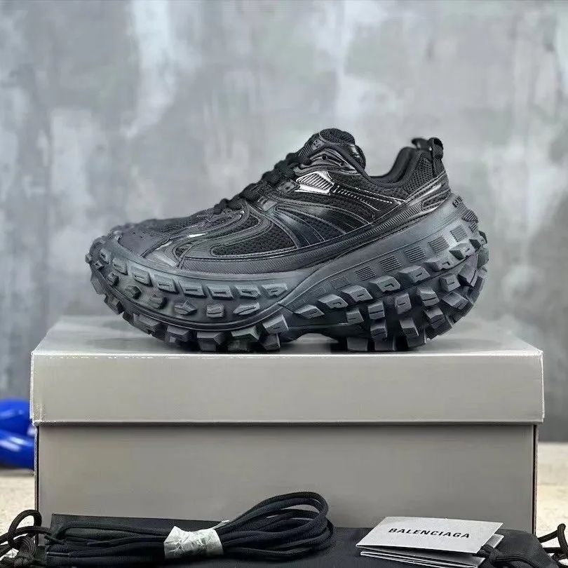 人気 BALENCIAGA バレンシアガスポーツシューズ タイヤ