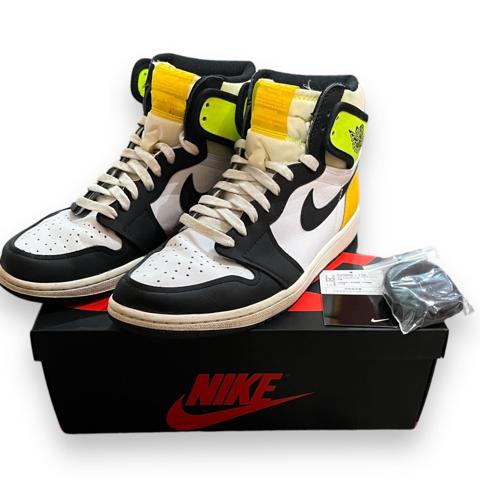 国内正規 NIKE AIR JORDAN 1 RETRO HIGH OG WHITE/VOLT-UNIVERSITY 