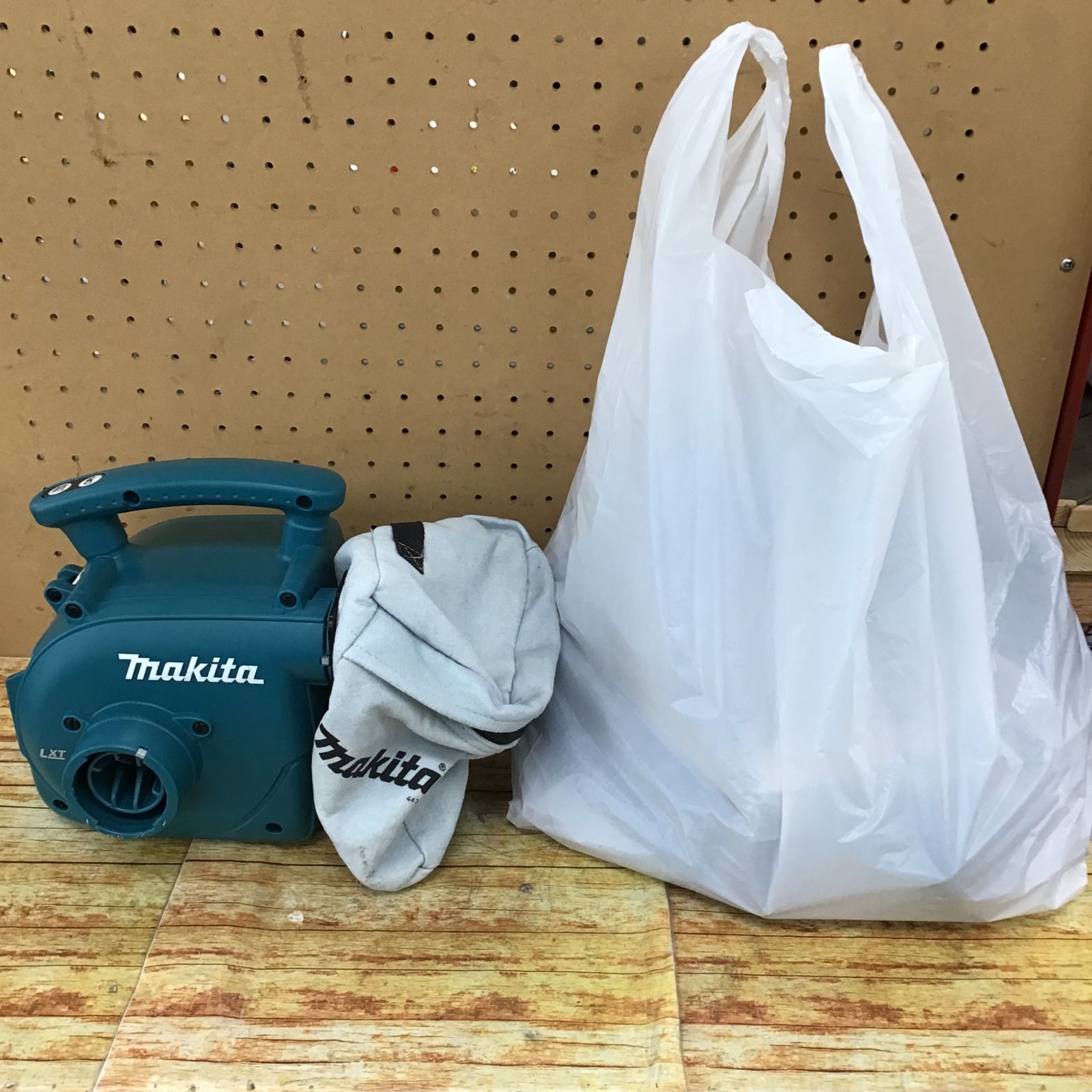 ☆マキタ(makita) コードレス小型集じん機 VC340DZ【川崎店】 ☆マキタ(makita) コードレス小型集じん機 VC340DZ【川崎店】