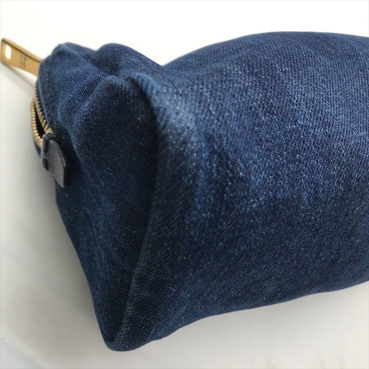 良品 PRADA プラダ デニム 三角ロゴ ロゴプレート メイク コスメ