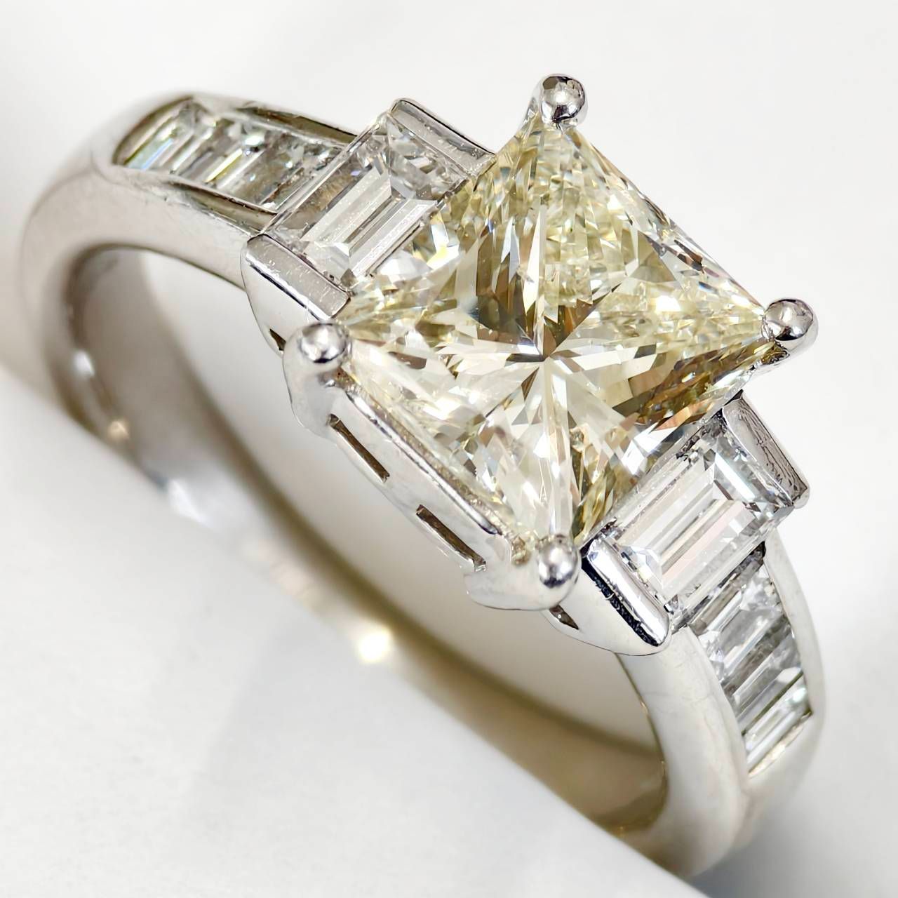 通販 2.011ct プリンセスカット ダイヤモンド リング プラチナ Pt900 アクセサリー