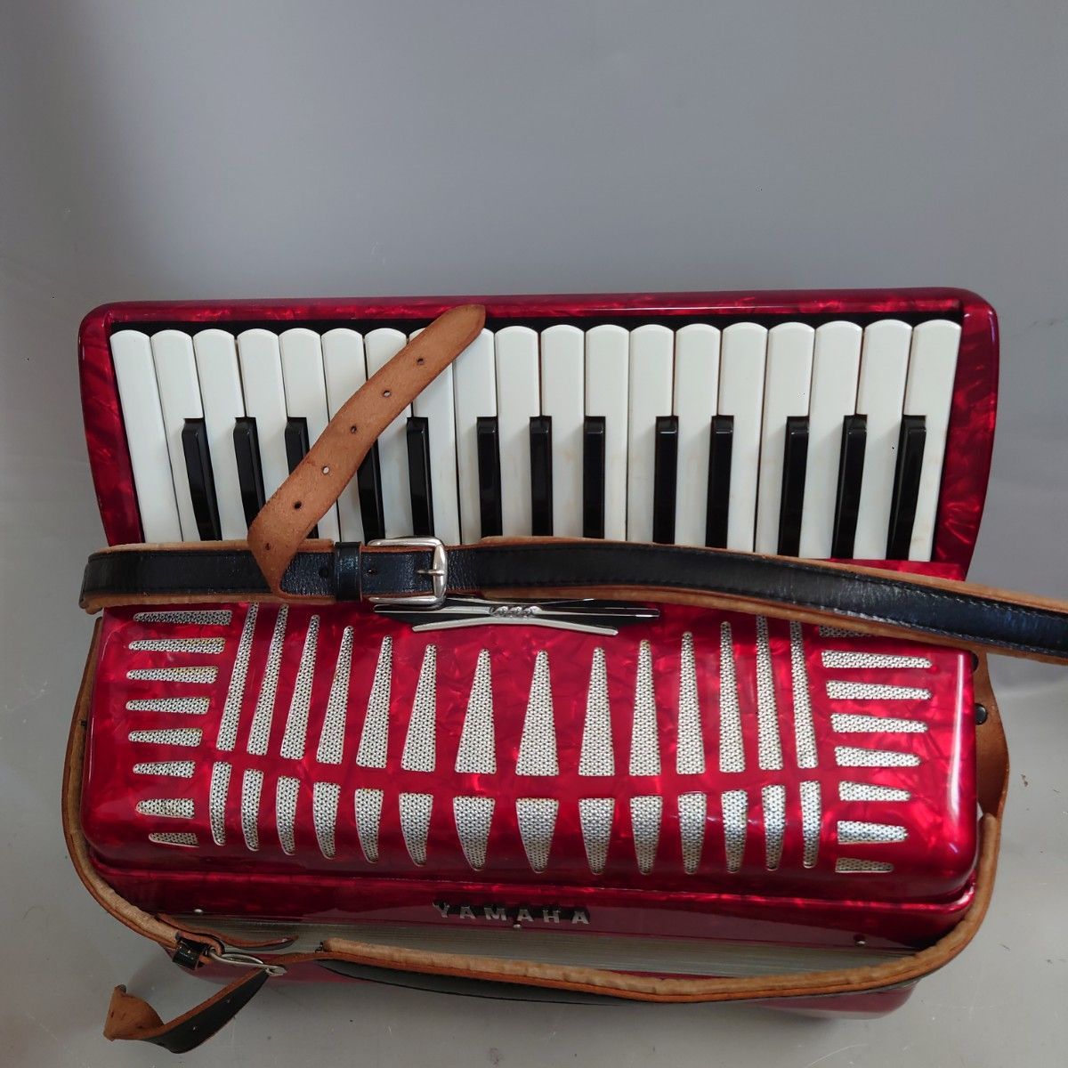 動作品】YAMAHA アコーディオン 赤 ソフトケース付属 本体のみ