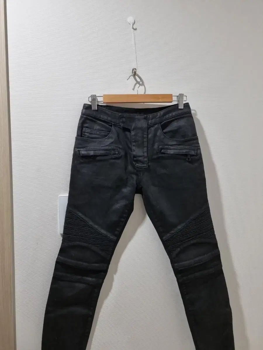 BALMAIN バルマン ブラックジーンズ ズボン