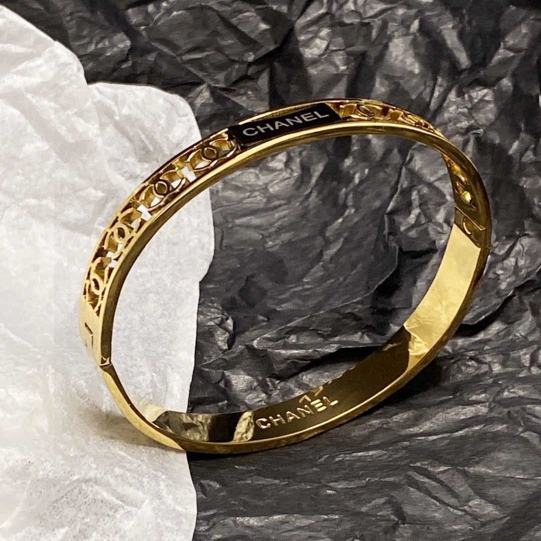 CHANEL♥新作♥アートな気品あふれるブレスレット シャネル「ココ クラッシュ」に、ホリデーギフトにぴったりな