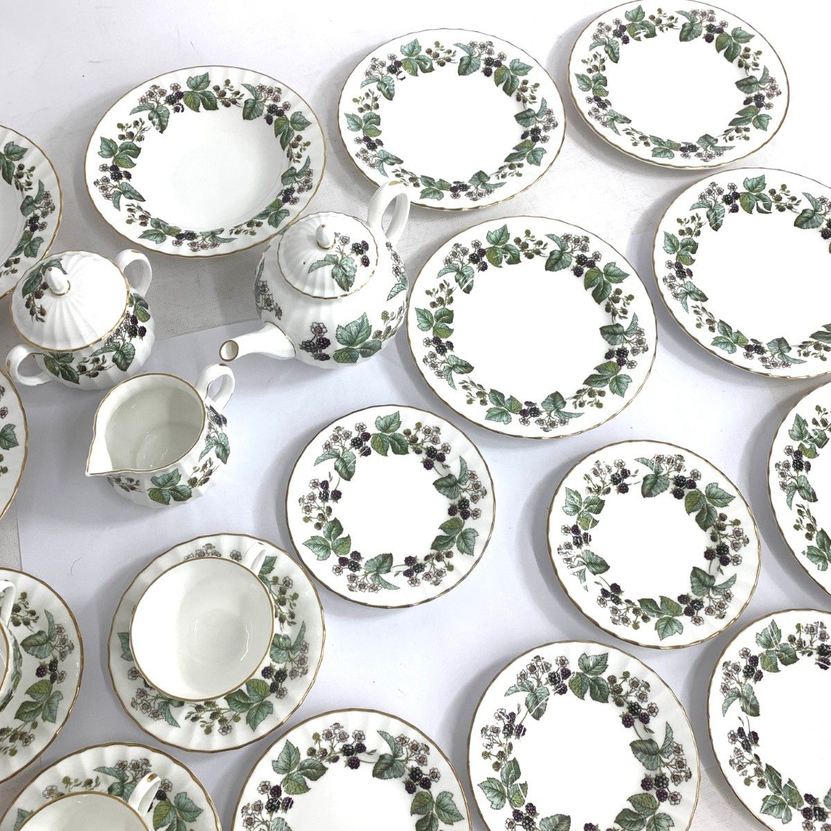 お値下げ ロイヤルウースターのケーキ皿とサーバーのセット ROYAL