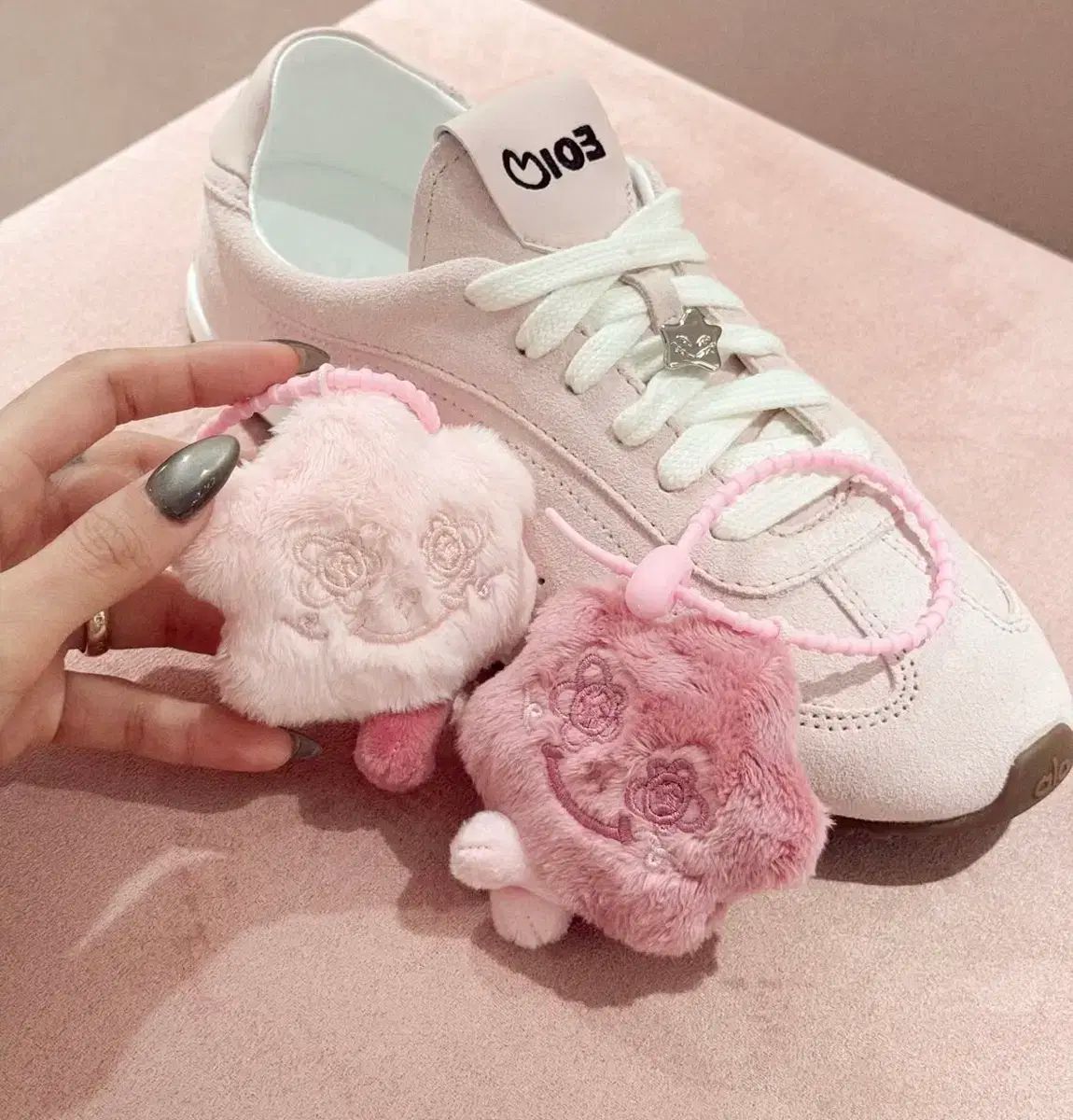 BLACKPINK ジス alo コラボ シューモン キーホルダー 限定モデル