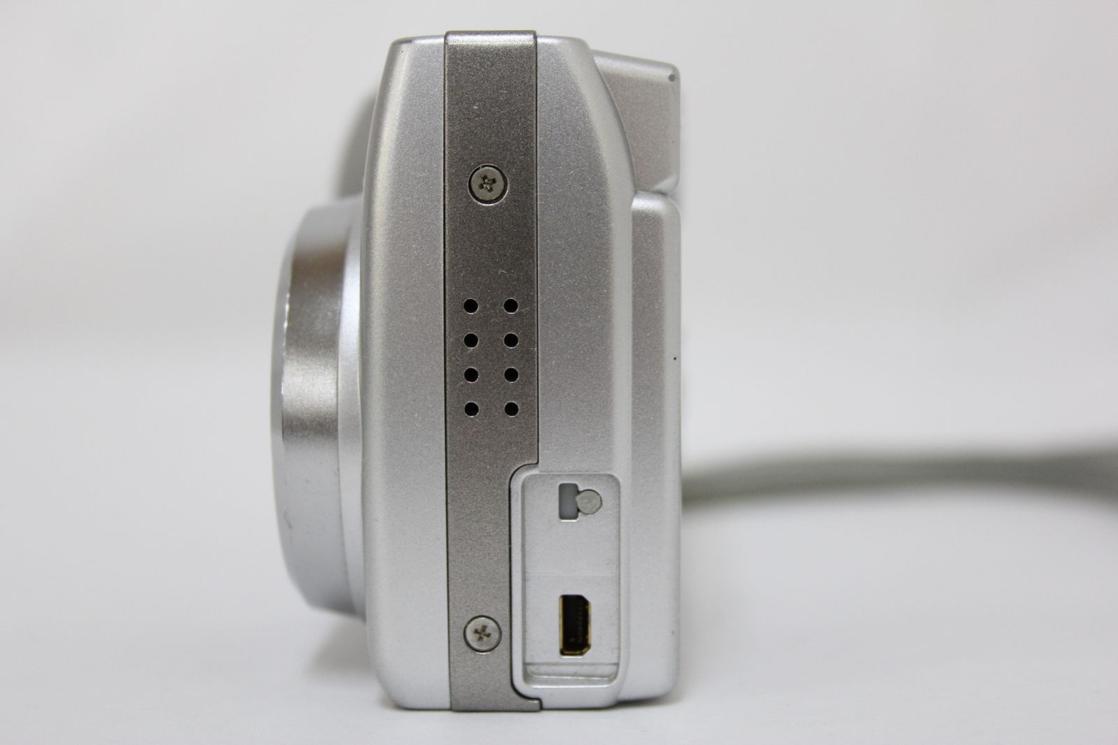 割引 【返品保証】 【便利な単三電池で使用可】ニコン Nikon Coolpix