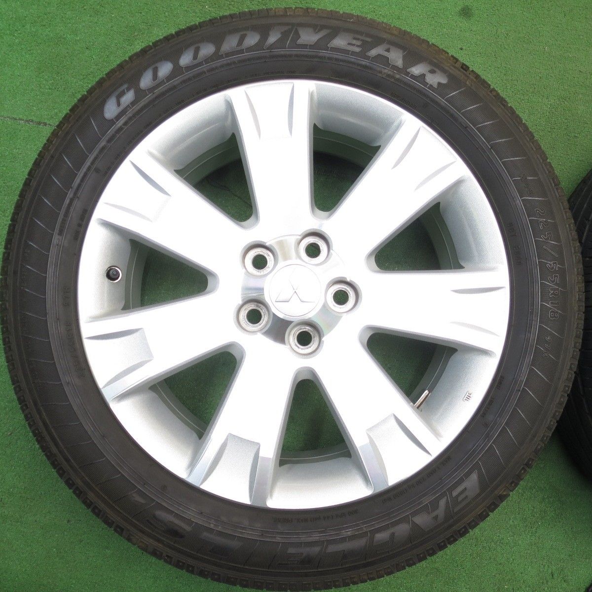 キレイ☆三菱 デリカ D:5 純正 225/55R18 グッドイヤー イーグル LS2 