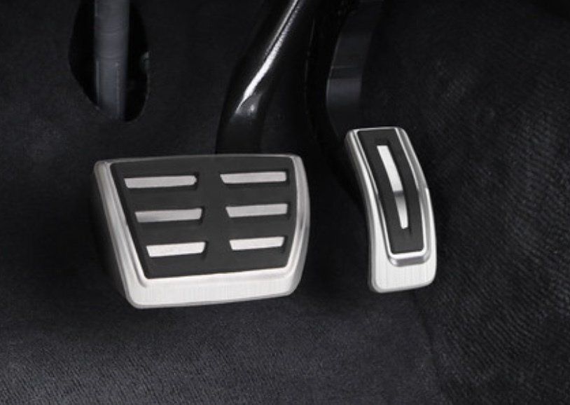 ポルシェマカン用ペダル2点セット ブレーキペダル アクセルペダル カスタムパーツ オシャレ カッコイイ 傷汚れ防止 踏みやす