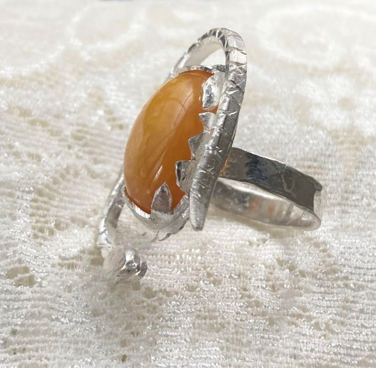 彫金作品　琥珀の巳さんリング　SILVER 蛇 彫金作品 琥珀の巳さんリング SILVER 蛇 - メルカリ