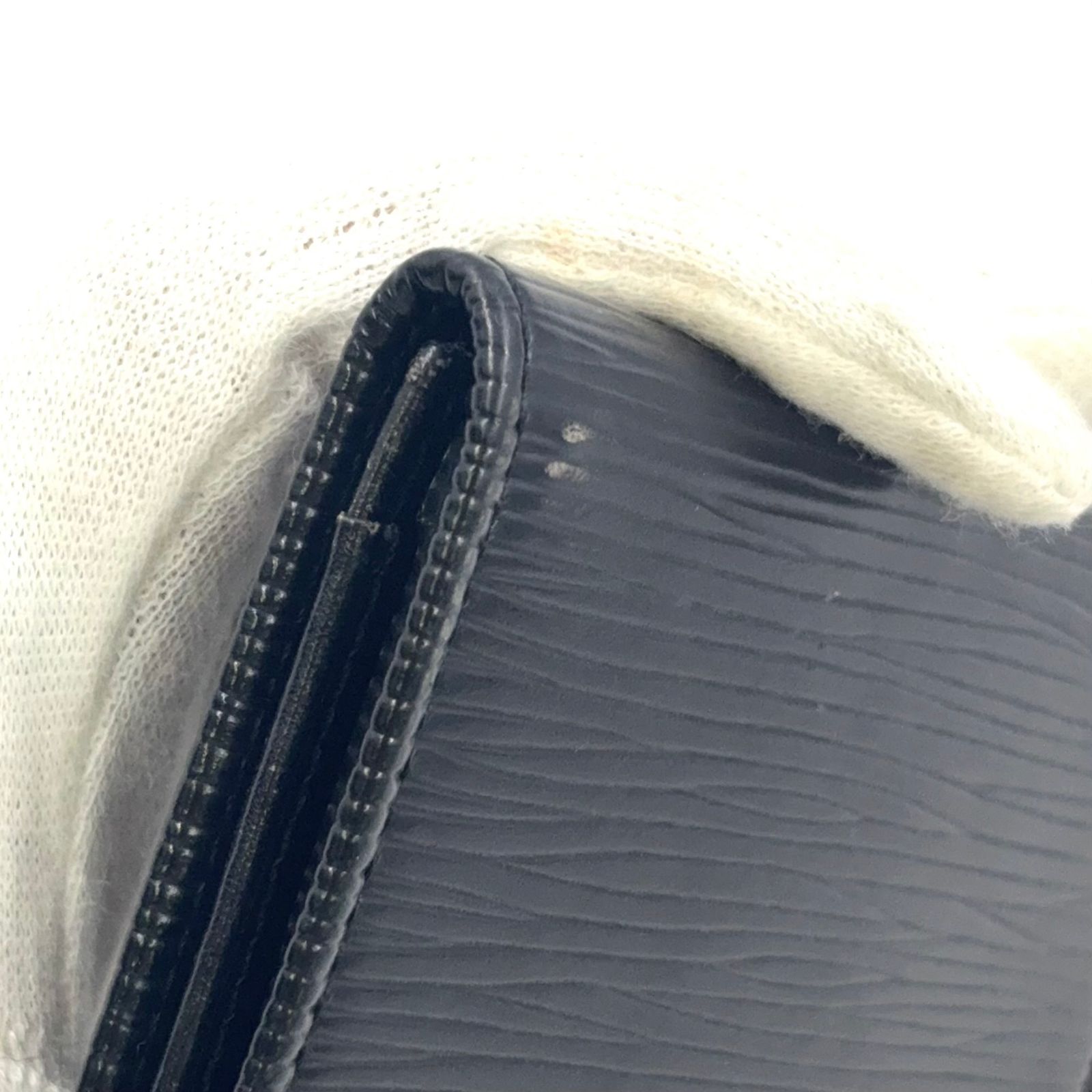 【ビンテージ】LOUIS VUITTON キュベット スプール M63702 LOUIS VUITTON キュベット スプール エピ レザー ブラック 財布