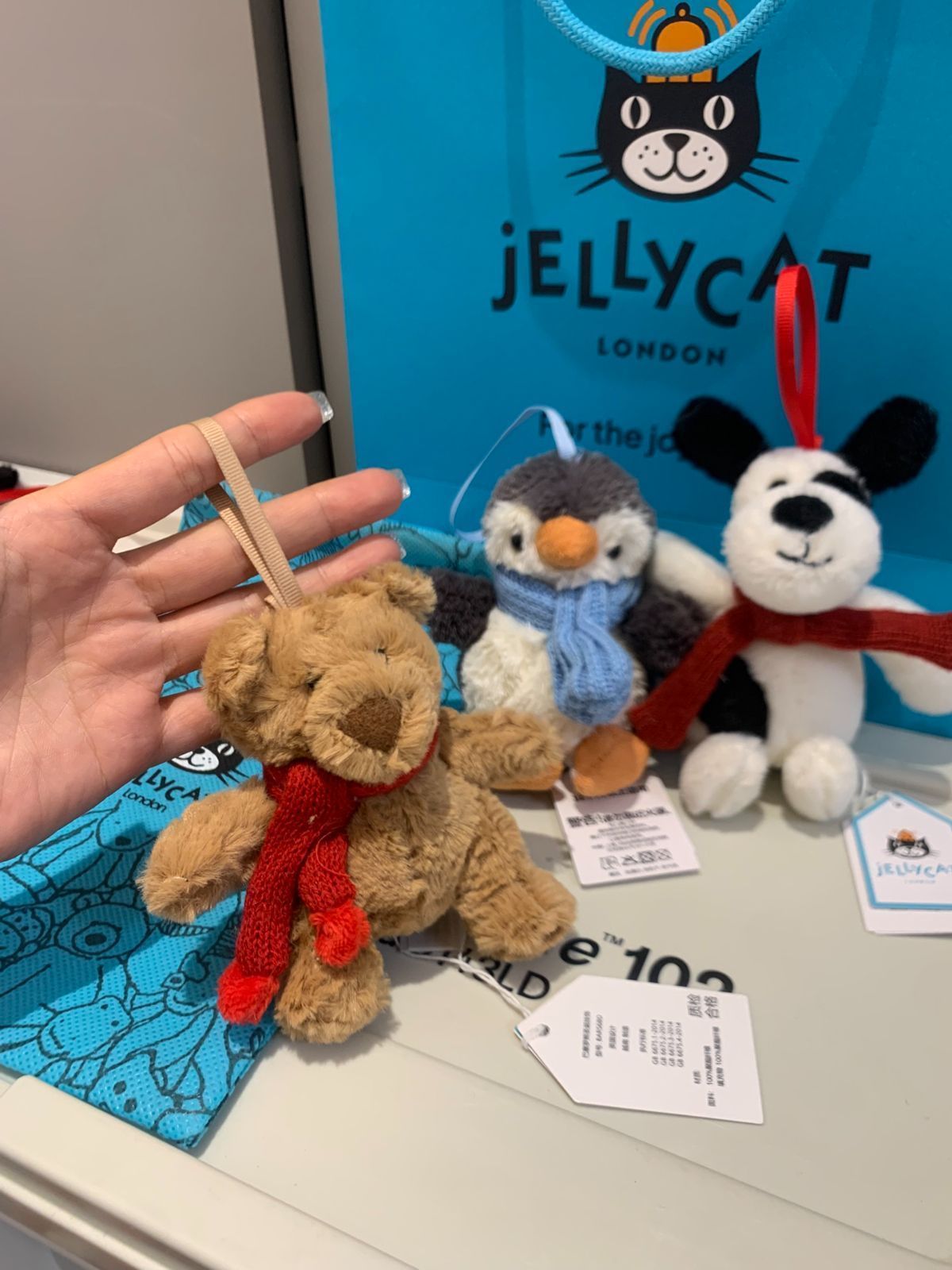JELLYCAT スカーフを巻いたバルセロナのクま ウィジェット LEMON SHOPS