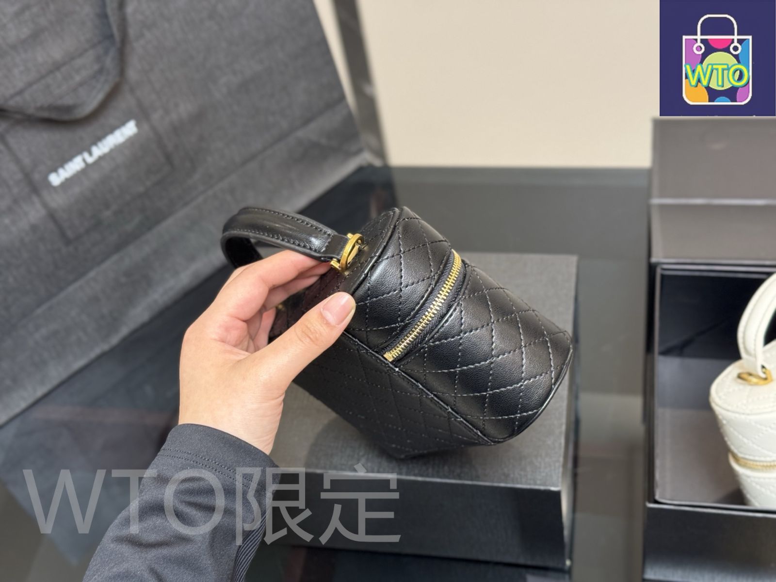 Saint Laurent 5774761EL076937 関税送料込 サンローラン SAINT LAURENT バッグ ショルダーバッグ グレー