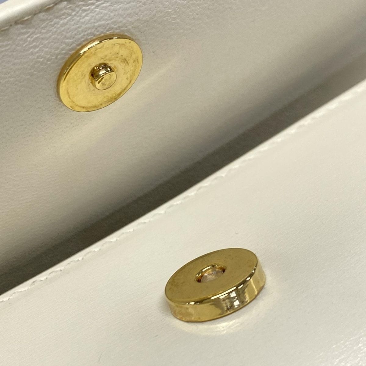 アイボリー レザー