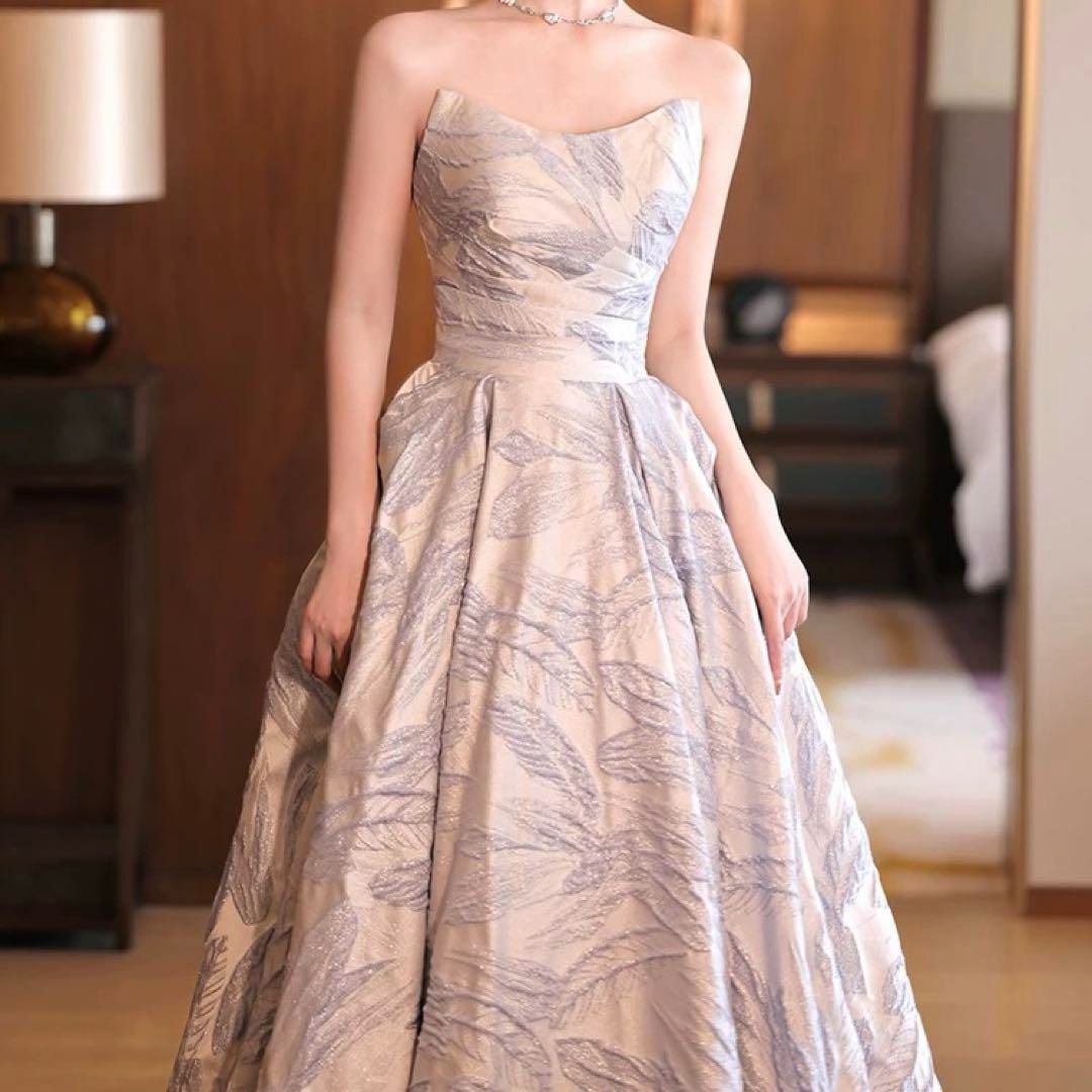 オシャレなリーフ柄のベア イブニングドレス♩.• オシャレなリーフ柄のベア イブニングドレス?.? - メルカリ